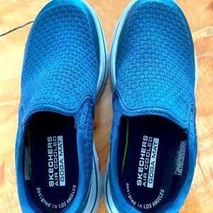 Like New - kids Skechers Goga Mat - Size 13.5
